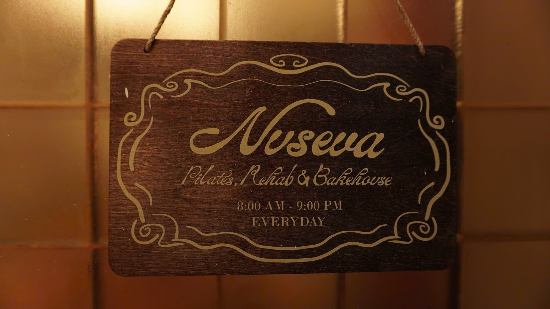 Biển treo Nuseva ở Cống Quỳnh