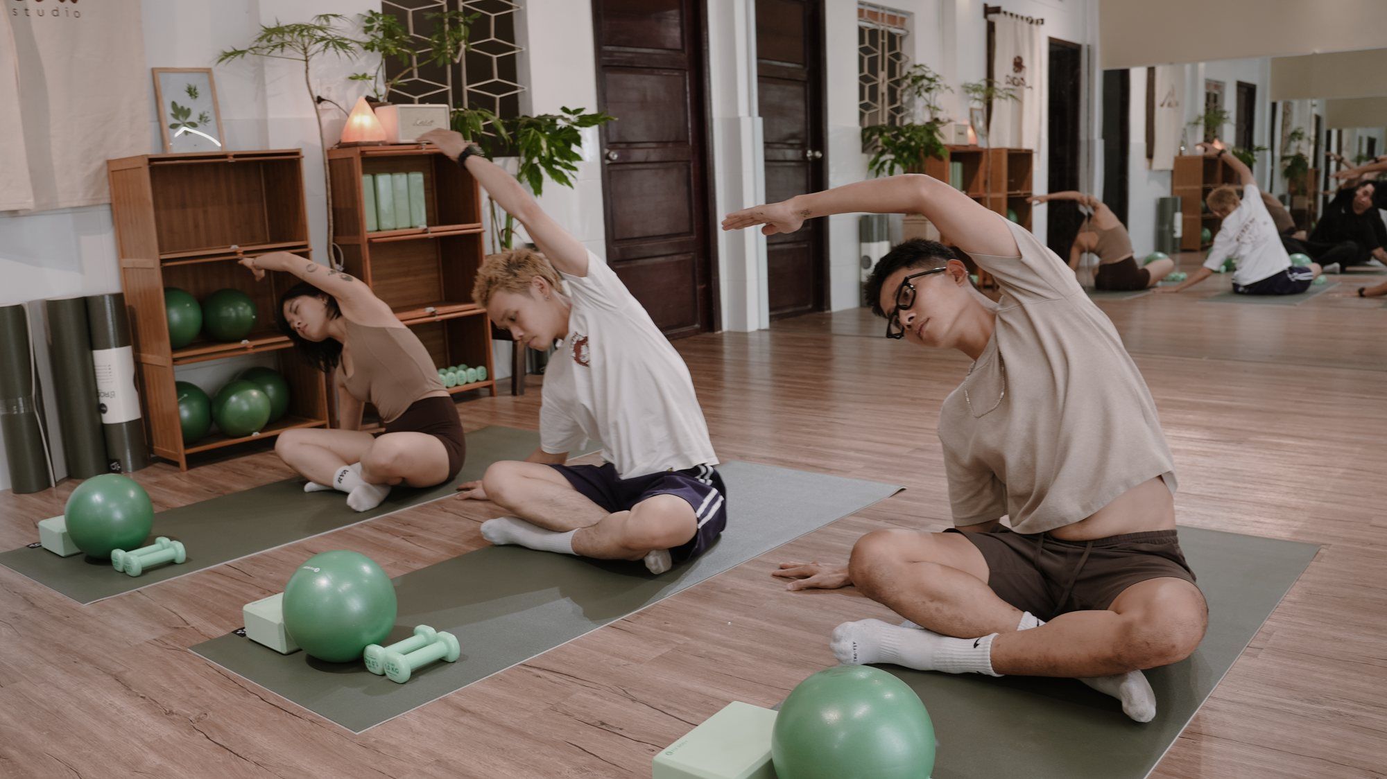 Giãn sườn trên thảm