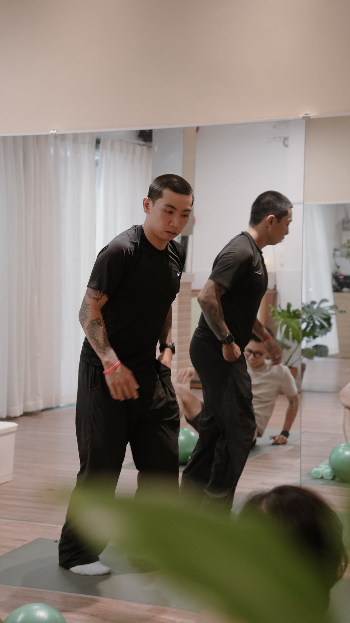 Hai huấn luyện viên trong lớp