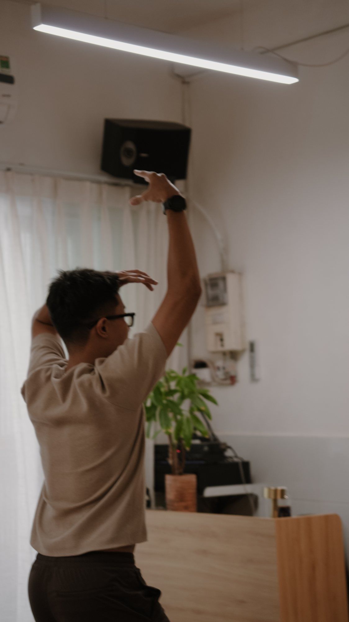 Huấn luyện viên làm mẫu