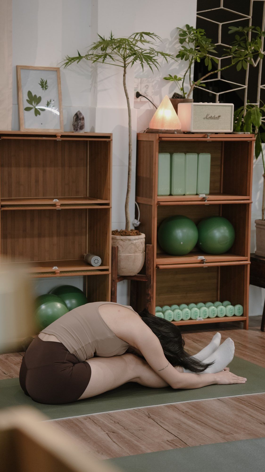 Gập người về trước