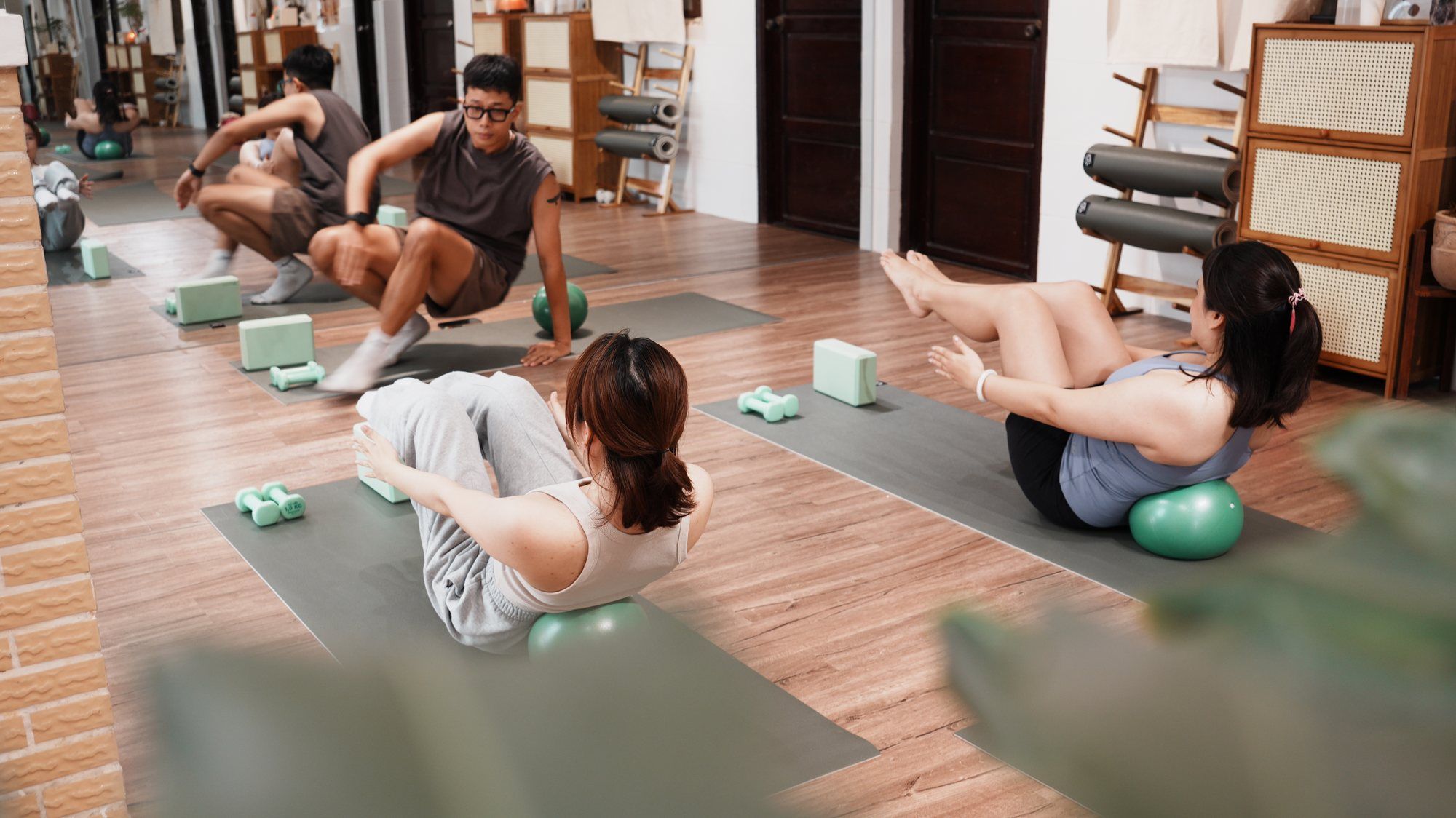 Lớp nhóm tập bụng