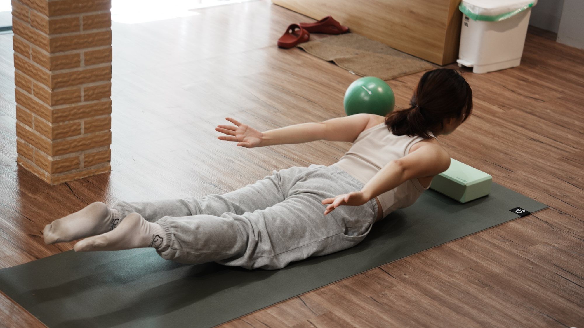 Nâng ngực trên thảm